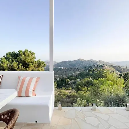 New - Luxury, Views, Hot Tub, Pool, 8 Sofabed Villa