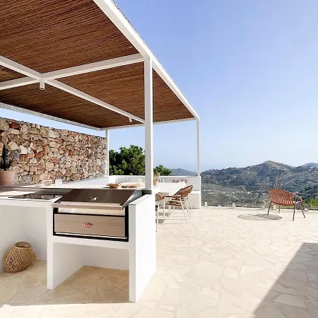 New - Luxury, Views, Hot Tub, Pool, 8 Sofabed Villa *