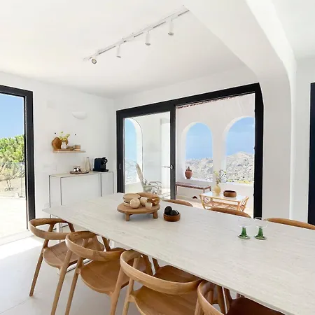 New - Luxury, Views, Hot Tub, Pool, 8 Sofabed *