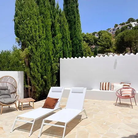 New - Luxury, Views, Hot Tub, Pool, 8 Sofabed Villa *